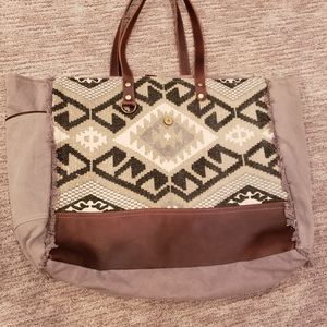 Myra Weekender